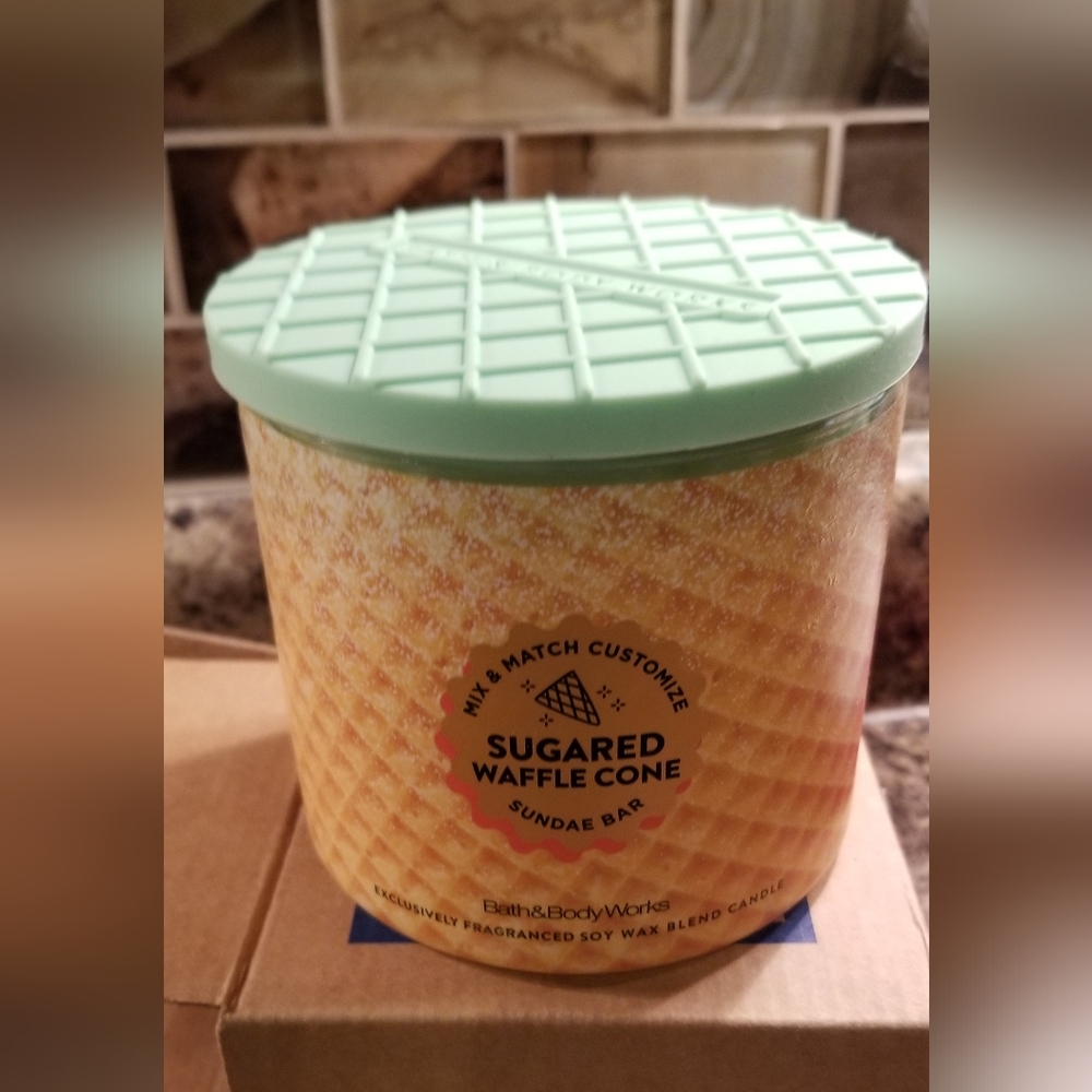 SUGARED WAFFLE CONE CANDLE